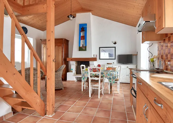 300m - Petite Maison Avec Jardin Pour 3 *