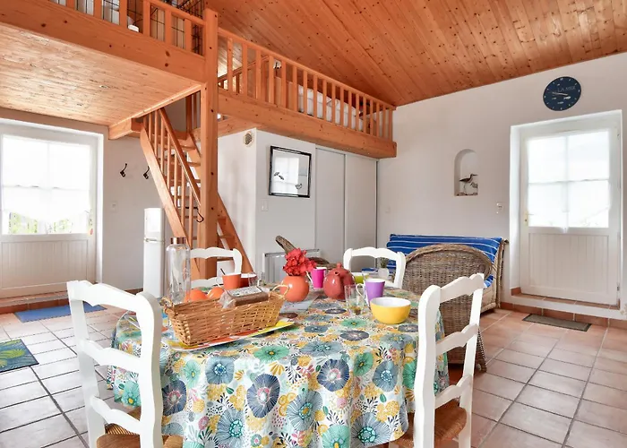 300m - Petite Maison Avec Jardin Pour 3 *